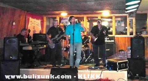 Have-Rock Band az M + M  Caf�ban